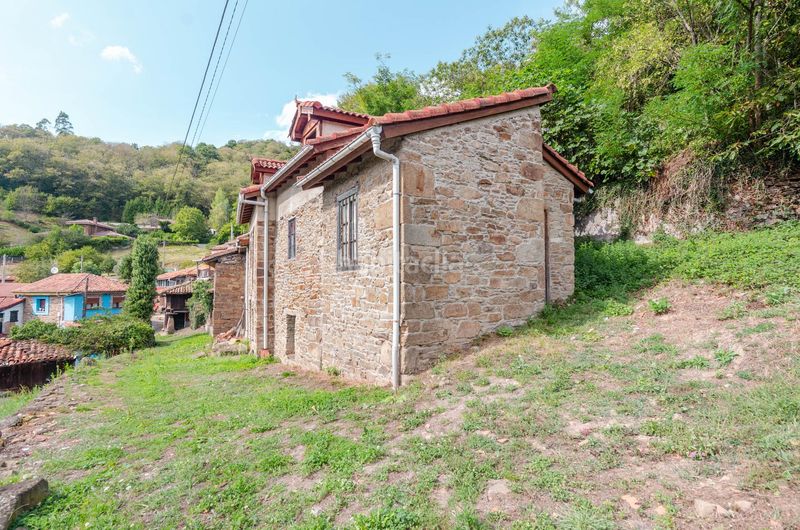 Foto 52fdd076-2230-4d0a-a215-01551ef561f6. Casa pareada un mirador a las montañas en el valle de turón, en Mieres