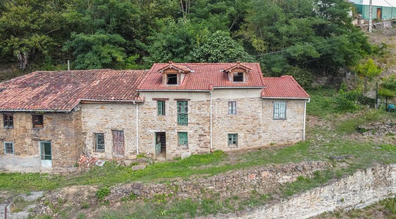 Foto 5f1a126a-592b-47e8-a151-3b3cbcdd49d1. Casa pareada un mirador a las montañas en el valle de turón, en Mieres