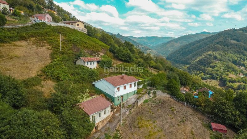 Foto d1cdf130-5e27-4bb9-b834-31f665d11c54. Casa pareada un mirador a las montañas en el valle de turón, en Mieres