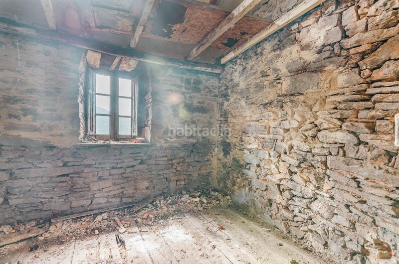 Foto e0346912-7b67-459e-ab88-2a9dfe4f02ff. Casa pareada un mirador a las montañas en el valle de turón, en Mieres