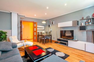 Pis a Isla de la erbosa 8. Piso de tres habitaciones y 2 baños con plaza de garaje y traste