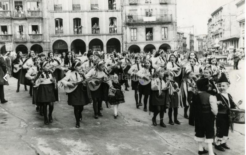 Foto 75d36f53-16a7-4acf-82a2-b0888a4b952e. Alquiler local comercial en avenida telares 25 en Avilés