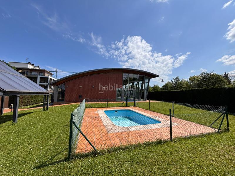 Foto 0306a49d-07e5-4414-a5c1-2ca8f0fd9002. Autoparkplatz in Viesques Gijón