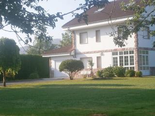 Chalet in Carretera a la Playa de Rodiles