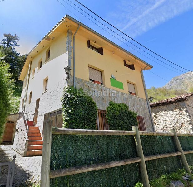 Foto f19f38db-2d78-421e-b706-4aac9eb68635. Edificio in Lena