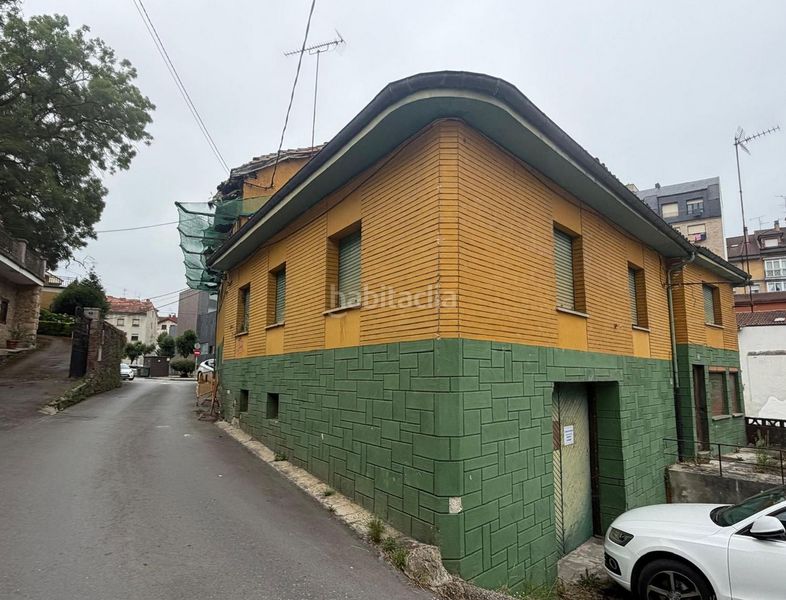 Foto f8066326-2bf4-45ef-8159-5b1e82ace42b. Edificio in Nava