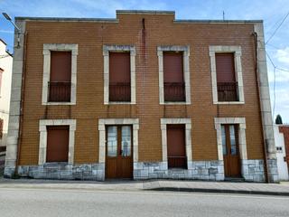 Casa  Lugar granda la. Casa de tres plantas carretera de luanco. necesita reforma excep
