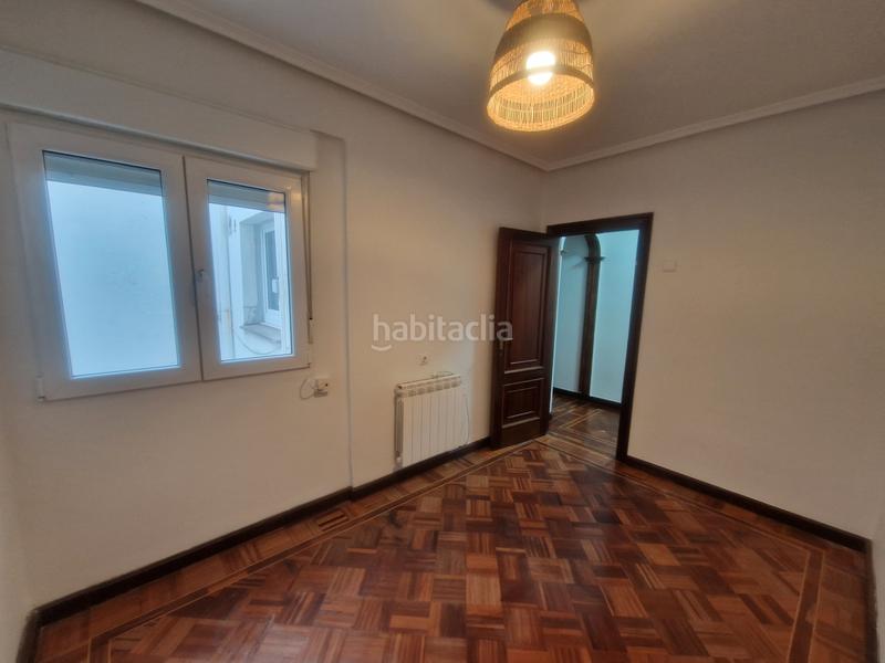 Foto 634c02b2-614f-48d3-9468-8cb69bcdebc7. Piso en avenida san agustín 5 piso en venta en el Centro en Avilés