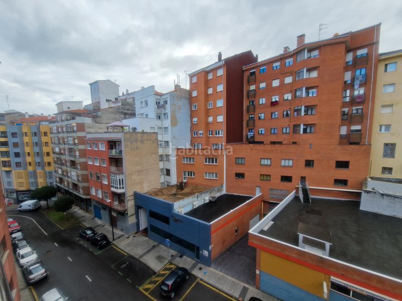 Foto fbc73794-e1cd-4b7e-970d-7c53175292bd. Piso en avenida san agustín 5 piso en venta en el Centro en Avilés