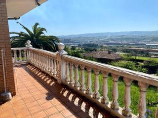 Maison à Fresno. Montena, casa de dos plantas, reformada, para entrar