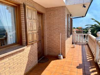 Casa in Fresno. Montena, casa de dos plantas, reformada, para entrar