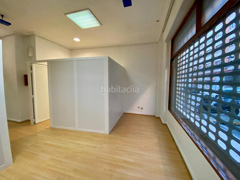 Foto df231226-0dc2-4644-b7aa-2c398e8d4f89. Rent business premise in La Calzada Gijón