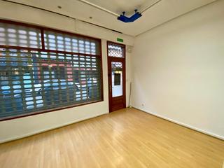 Rent Business premise in La Calzada. Local instalado en la calzada