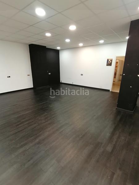Foto 3d1b805c-559c-41fc-a0ff-454c52ae9929. Alquiler local comercial  instalado con gran escaparate frente a los colegios de natahoyo en Gijón