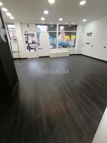 Foto 7301c84c-dd39-460d-9d1f-7851753ef342. Alquiler local comercial  instalado con gran escaparate frente a los colegios de natahoyo en Gijón