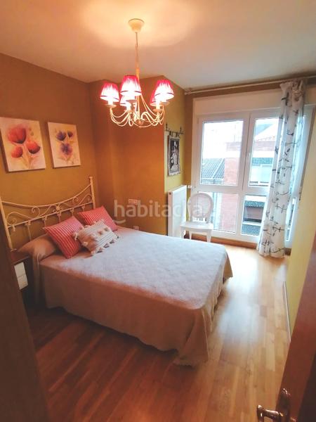 Foto 9938428e-8d61-497d-a365-b975dd1e2e4d. Piso zona oeste entre dos playas, arbeyal y poniente, altura, muy soleado, totalmente amueblado impecable! en Gijón