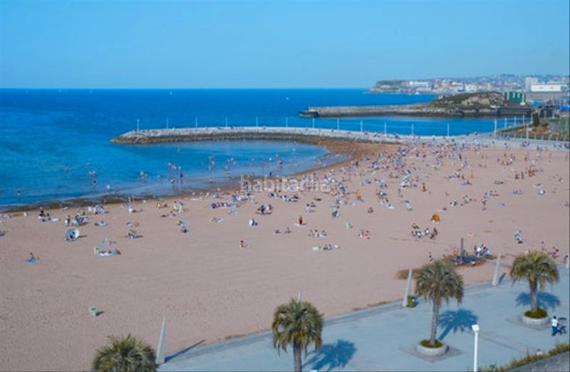 Foto d24d3628-3027-44a3-a42e-af14c28e7c84. Piso zona oeste entre dos playas, arbeyal y poniente, altura, muy soleado, totalmente amueblado impecable! en Gijón