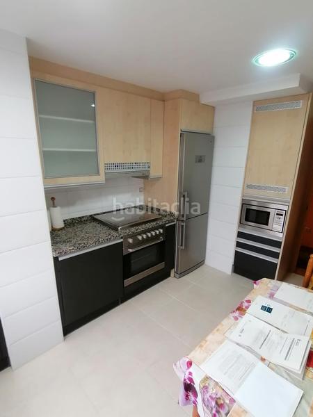 Foto ed343bc3-ea29-4377-8429-421f518827f3. Piso zona oeste entre dos playas, arbeyal y poniente, altura, muy soleado, totalmente amueblado impecable! en Gijón