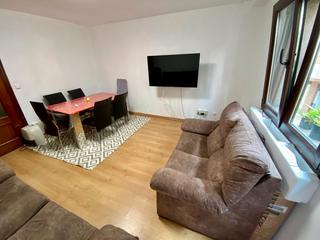 Appartement à El Natahoyo. En el natahoyo de cuatro dormitorios y dos baños en buen estado