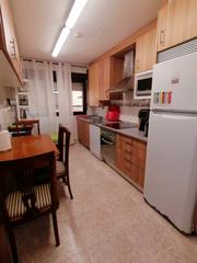 Etagenwohnung in El Natahoyo. En el natahoyo de cuatro dormitorios y dos baños en buen estado