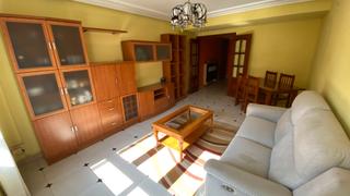 Piso en La Calzada. En el centro de la  calzada!!! lado iglesia de fatima, completam