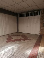Aparcament cotxe a El Natahoyo. Plaza de garaje  cerrada en parque fabrica de loza
