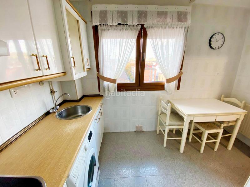 Foto 391b2b65-28b0-4cf2-897b-abf23a22595f. Alquiler apartamento  impecable con terraza a la calle altura y ascensor en Gijón