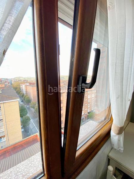 Foto 5203555d-7060-4474-a10b-243cd92bad48. Alquiler apartamento  impecable con terraza a la calle altura y ascensor en Gijón
