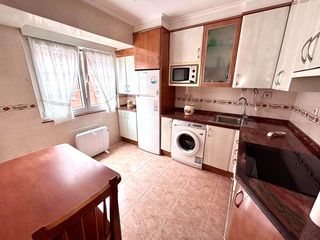 Lloguer Pis a La Calzada. Cerillero, dos dormitorios con altura y ascensor