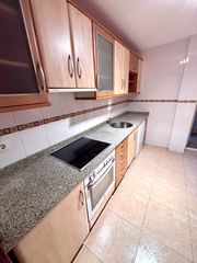 Etagenwohnung in El Natahoyo. En el natahoyo, tres dormitorios y dos baños con trastero