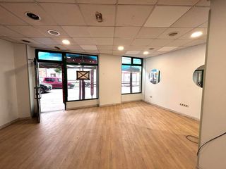 Local Comercial a La Calzada. Reformado en la calzada en una zona de paso inmejorable
