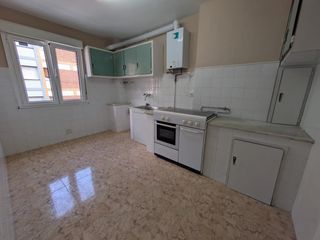 Miete Etagenwohnung  Calle méjico. Lado centro comercial carrefour la calzada, totalmente vacio sin