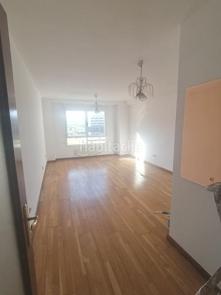 Foto 2de3d928-87c1-42c3-88a9-412179a357b4. Alquiler apartamento frente a playa del arbeyal, amplio apartamento con electrodomesticos, comunidad y trastero incluidos!! en Gijón
