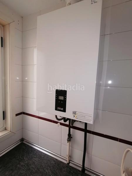 Foto 32d0d83f-304a-4acc-ae38-f36b05b51162. Alquiler apartamento frente a playa del arbeyal, amplio apartamento con electrodomesticos, comunidad y trastero incluidos!! en Gijón