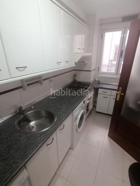 Foto 4b4e126e-02bf-4306-8297-48ec540c7c92. Alquiler apartamento frente a playa del arbeyal, amplio apartamento con electrodomesticos, comunidad y trastero incluidos!! en Gijón