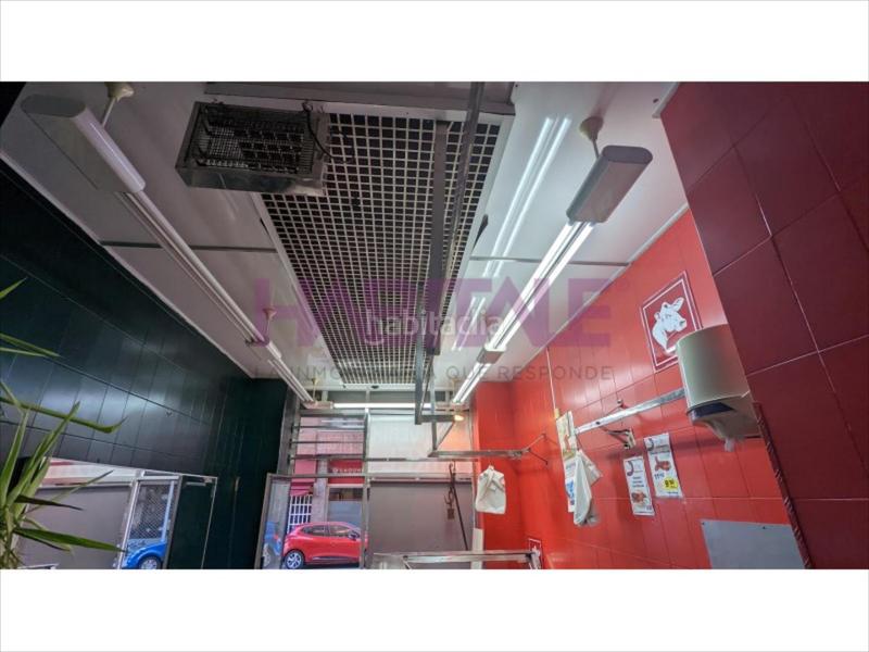Foto b94f3d97-633a-4ee9-91ce-09862d1afae7. Alquiler local comercial en egia jeneralaren kalea 33 inmobiliaria diputacion alquila negocio de carniceria montadoamplio mostrador, camara frigorifica, trastienda y aseo 500 mes en Bilbao