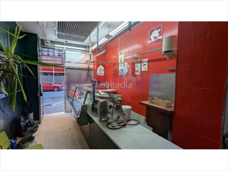 Foto cf98d2c9-b64b-41ea-95c3-96043af5b623. Alquiler local comercial en egia jeneralaren kalea 33 inmobiliaria diputacion alquila negocio de carniceria montadoamplio mostrador, camara frigorifica, trastienda y aseo 500 mes en Bilbao