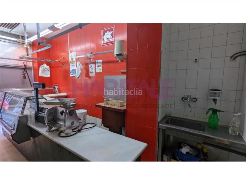 Foto e0a2e91b-f5b2-4452-bb70-c041128c4c38. Alquiler local comercial en egia jeneralaren kalea 33 inmobiliaria diputacion alquila negocio de carniceria montadoamplio mostrador, camara frigorifica, trastienda y aseo 500 mes en Bilbao