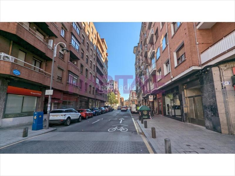 Foto 4d3ffe8c-2a64-4759-abf9-46fd1dd638f5. Rent business premise in egia jeneralaren kalea 33 in Bilbao