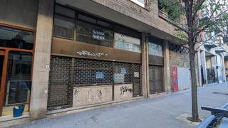 Local Comercial en Pintor lecuona 5. Tienen dos puertas de entrada, sobrepiso, recepcin, despachos y