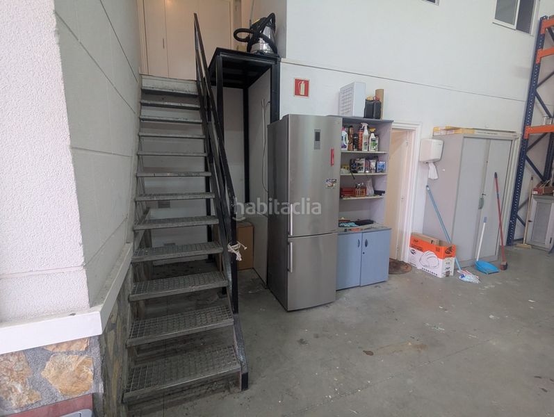 Foto b076fb7c-02da-4578-b48f-95d51d011c44. Nau industrial a kenterabidea a Erandio