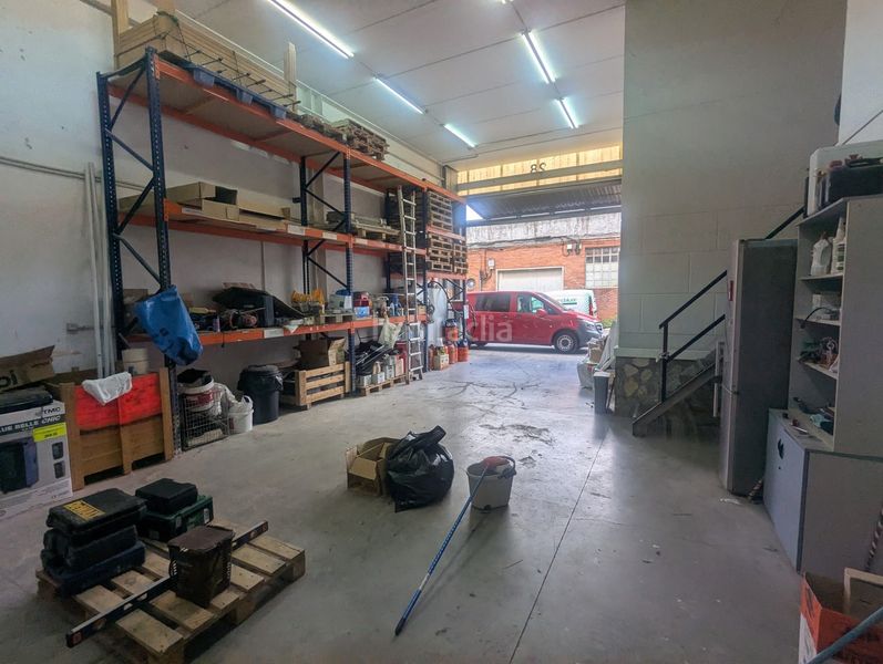 Foto edd68668-b9f8-44bc-b8dc-a39d116d8ffc. Nau industrial a kenterabidea a Erandio