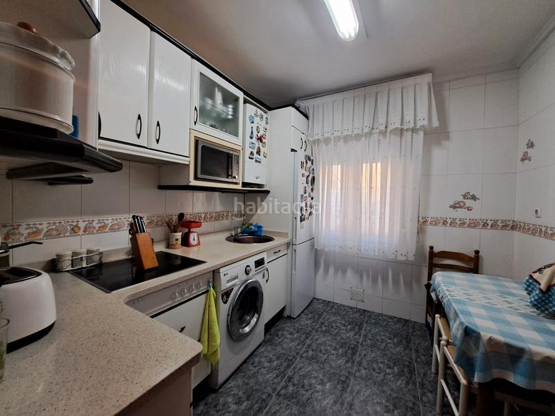 Foto 3be95b67-c157-4aac-90f9-d2b00773ab1c. Flat with heating in Azeta - Abatxolo Portugalete