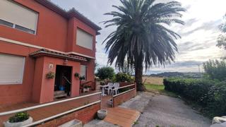 Maison à Cudón. Casa en venta en cudon, 3 dormitorios.