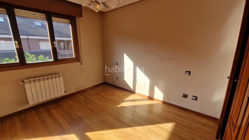 Foto d3bda38f-b061-4f61-9a8c-e9de94a9e3b2. Chalet avec chauffage parking dans Astillero (El)