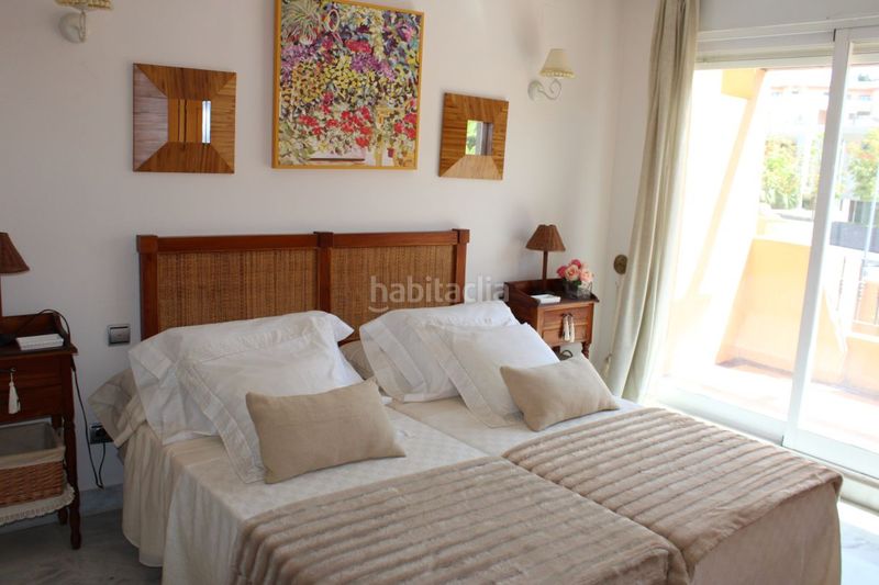 Foto 7717e203-89b6-447d-a692-336fe54de3e8. Casa adossada amb calefacció aparcament piscina a Marbella