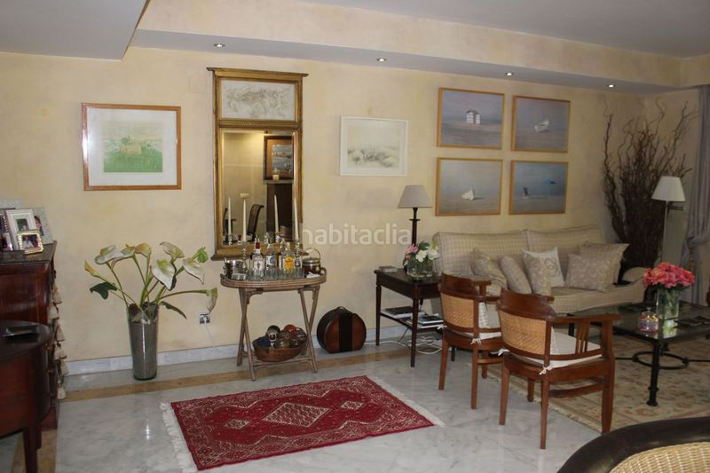Foto 8896d4f3-6556-4ac4-a624-ec81f8ff330f. Casa adossada amb calefacció aparcament piscina a Marbella