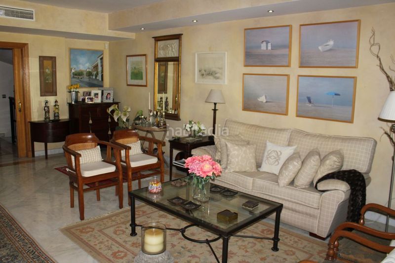 Foto a7289bca-6de8-4d31-8574-f736f71b6b94. Casa adossada amb calefacció aparcament piscina a Marbella