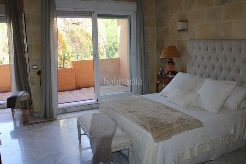 Foto f41fc5ff-bb5d-40a9-ab3b-d016dde41059. Casa adossada amb calefacció aparcament piscina a Marbella