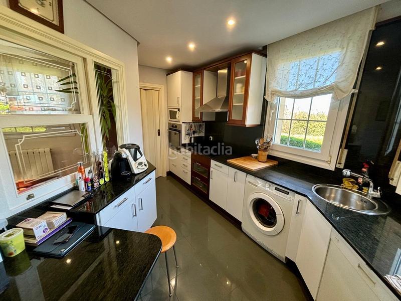 Foto 57d54ce8-522f-4740-a95f-fc080eb5c102. Chalet with heating parking in santa maría de Getxo Getxo